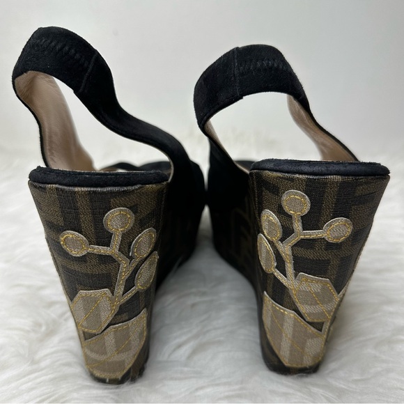 Fendi Women’s Suede Zucca Appliqued Wedge
Platform Slingback Sandals Size 39 - Picture 8 of 14